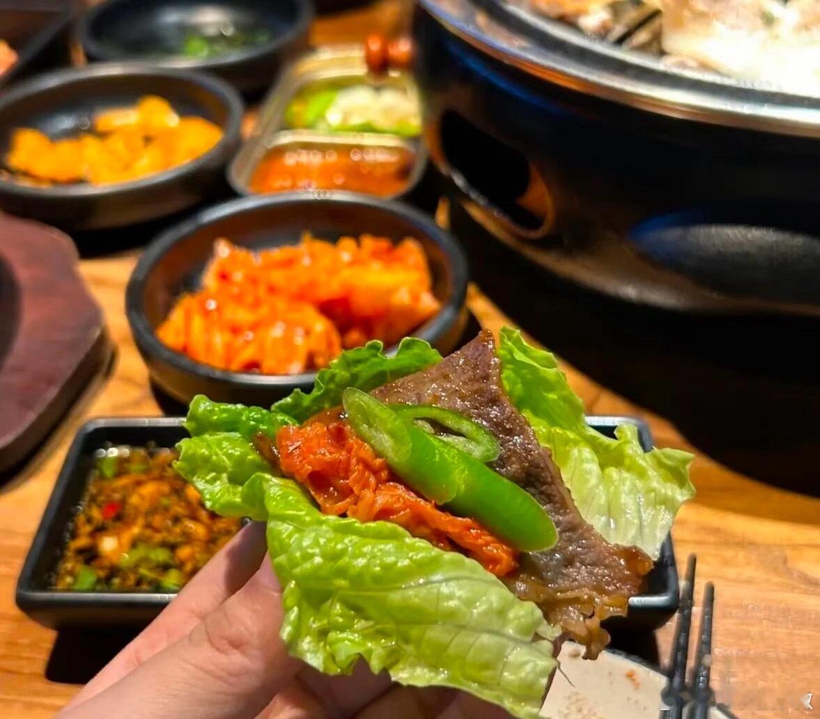 周末舆情热度排行：一、周末刷屏！房地产行业迎来多个政策利好8月28日，我国房地产