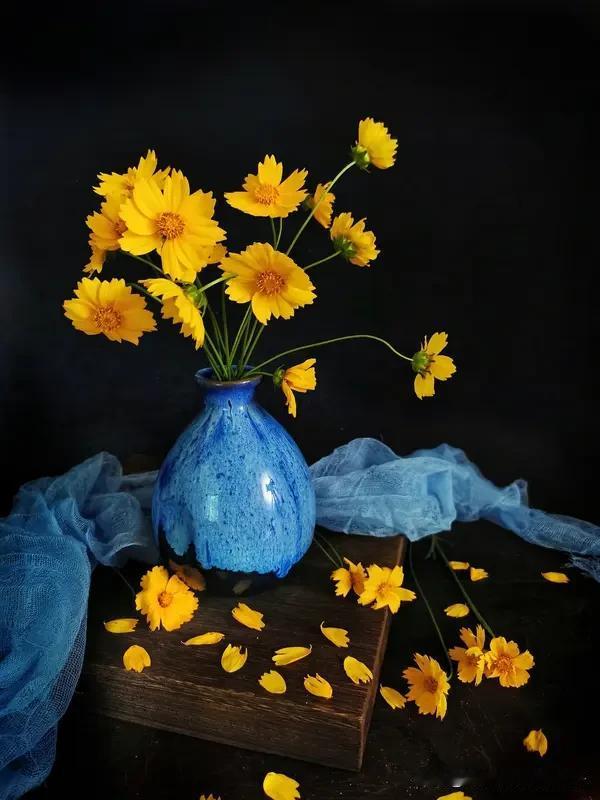 看到“人生似花又似画”这个上联，一下就来了兴致。这上联把人生比作花和画，充满了美