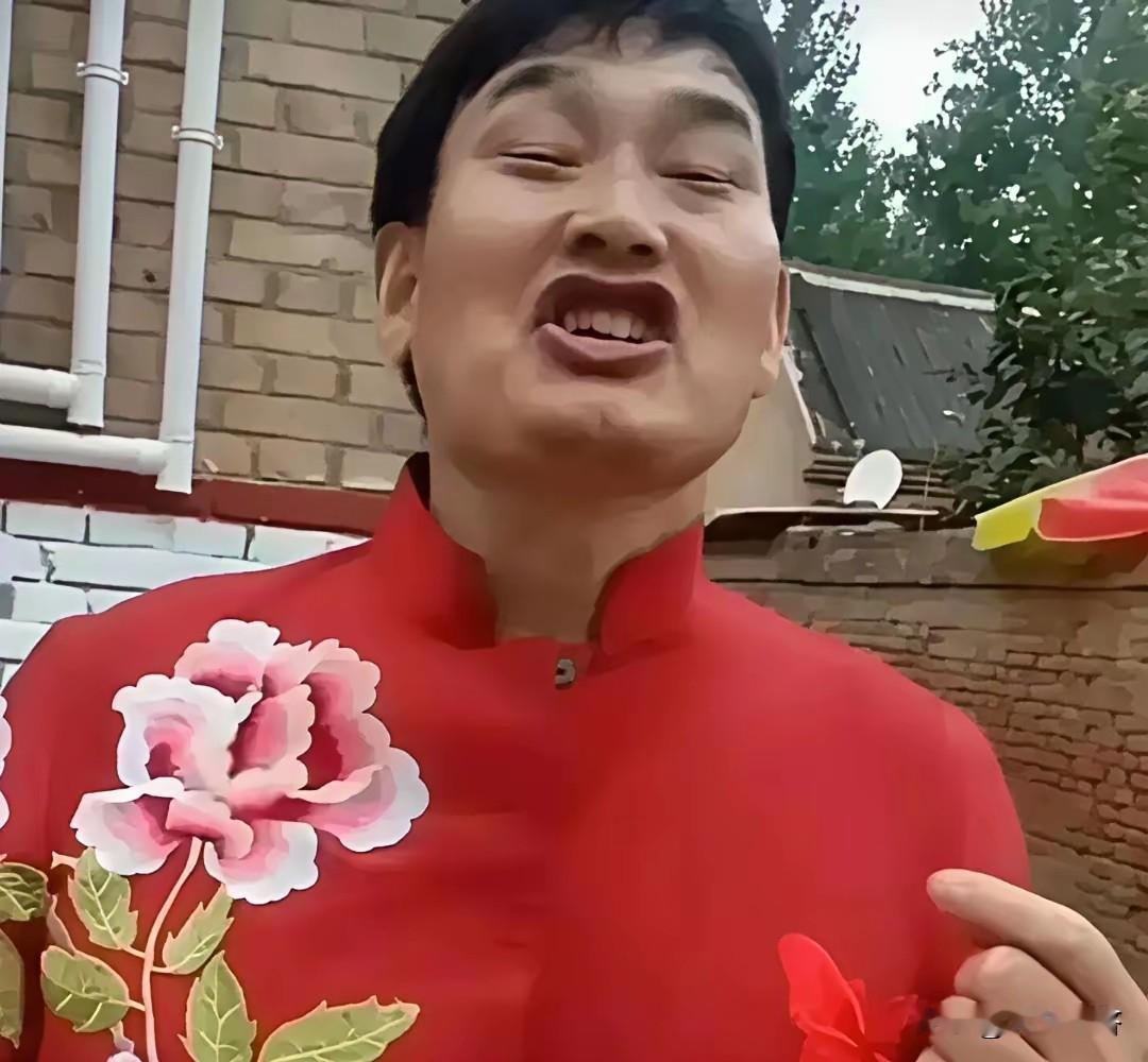 “恭喜”大衣哥由唱歌“家”，升级为书法写字“家”。泱泱大地上，种下的玉米籽，照样