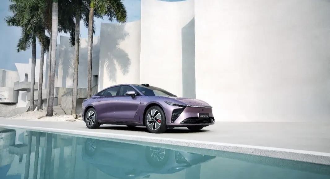 ⭕星途双车限时好价
在市面上的中大型新能源SUV中，2025款的星纪元ET以豪华