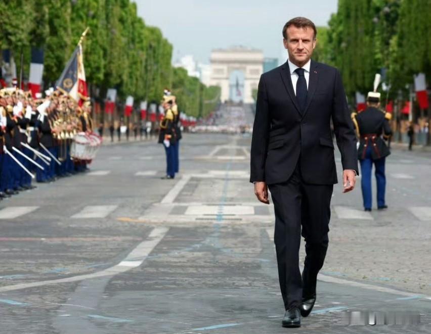 马克龙号召欧洲自强。
他批评中美俄对欧洲都不咋地，然后又夸赞欧洲很棒棒。他先说到