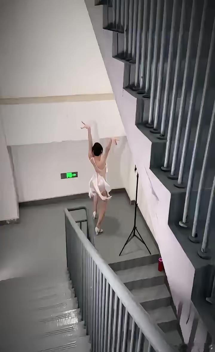 这是有榜一大哥吧，太卖力了！ 
