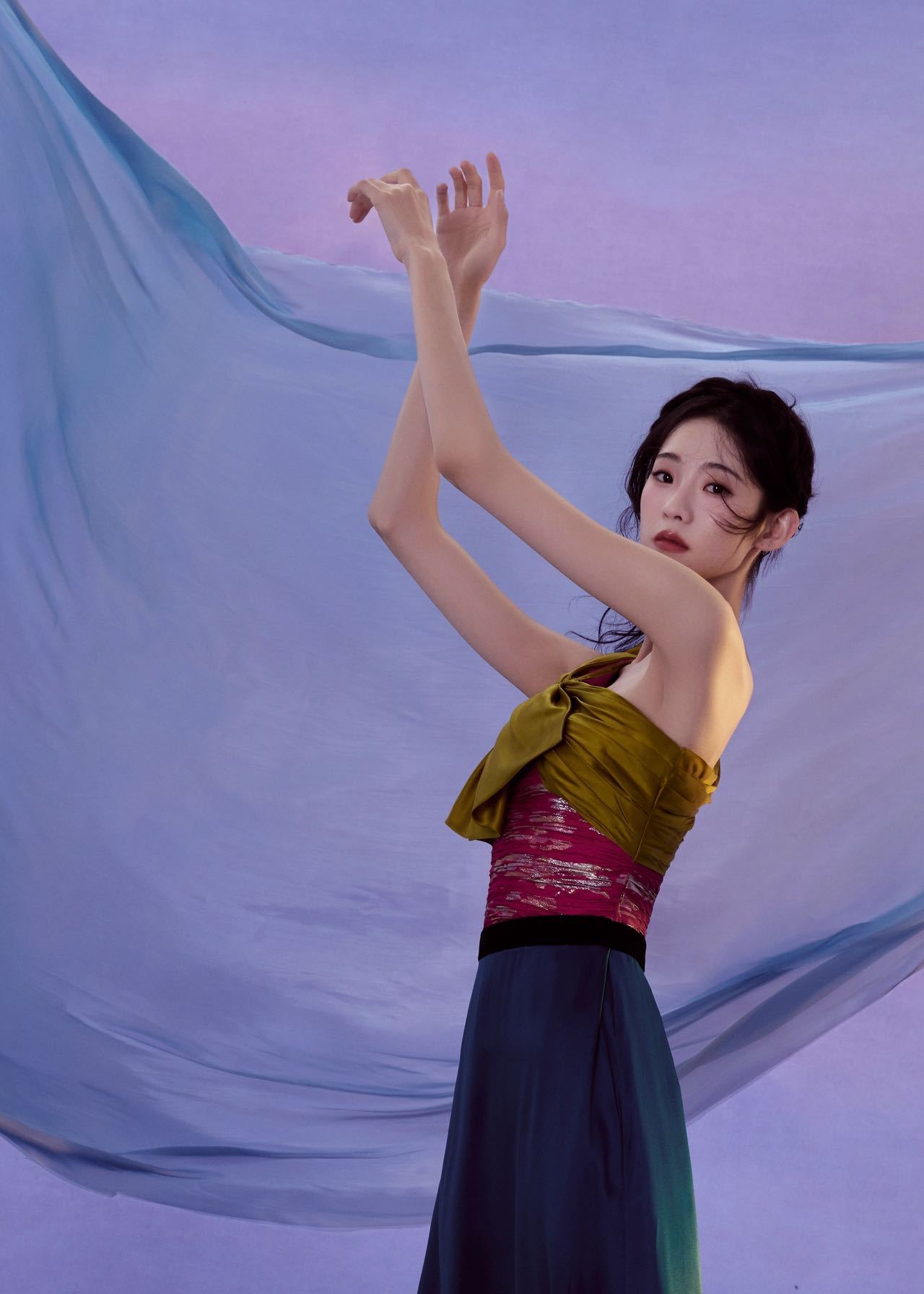 张艺凡身穿Valentino Resort 2026早春系列by Alessan