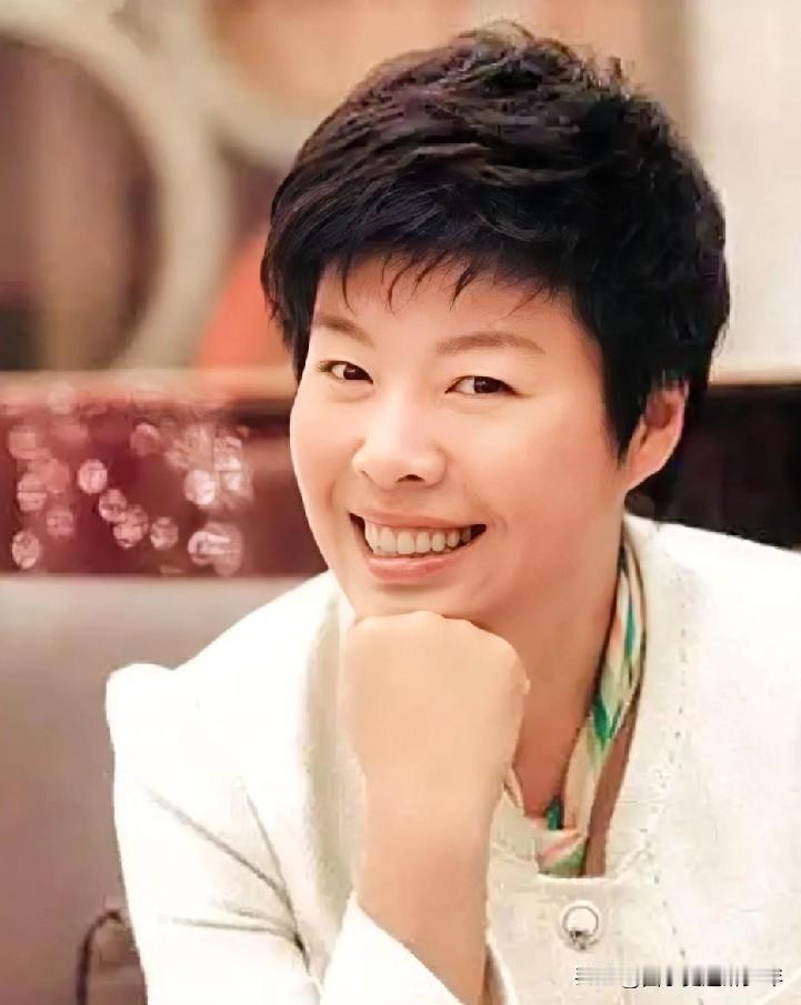 于丹和蒙曼更喜欢谁？说心里话我是于丹迷，特别喜欢于丹老师，喜欢于丹老师娓娓道来，