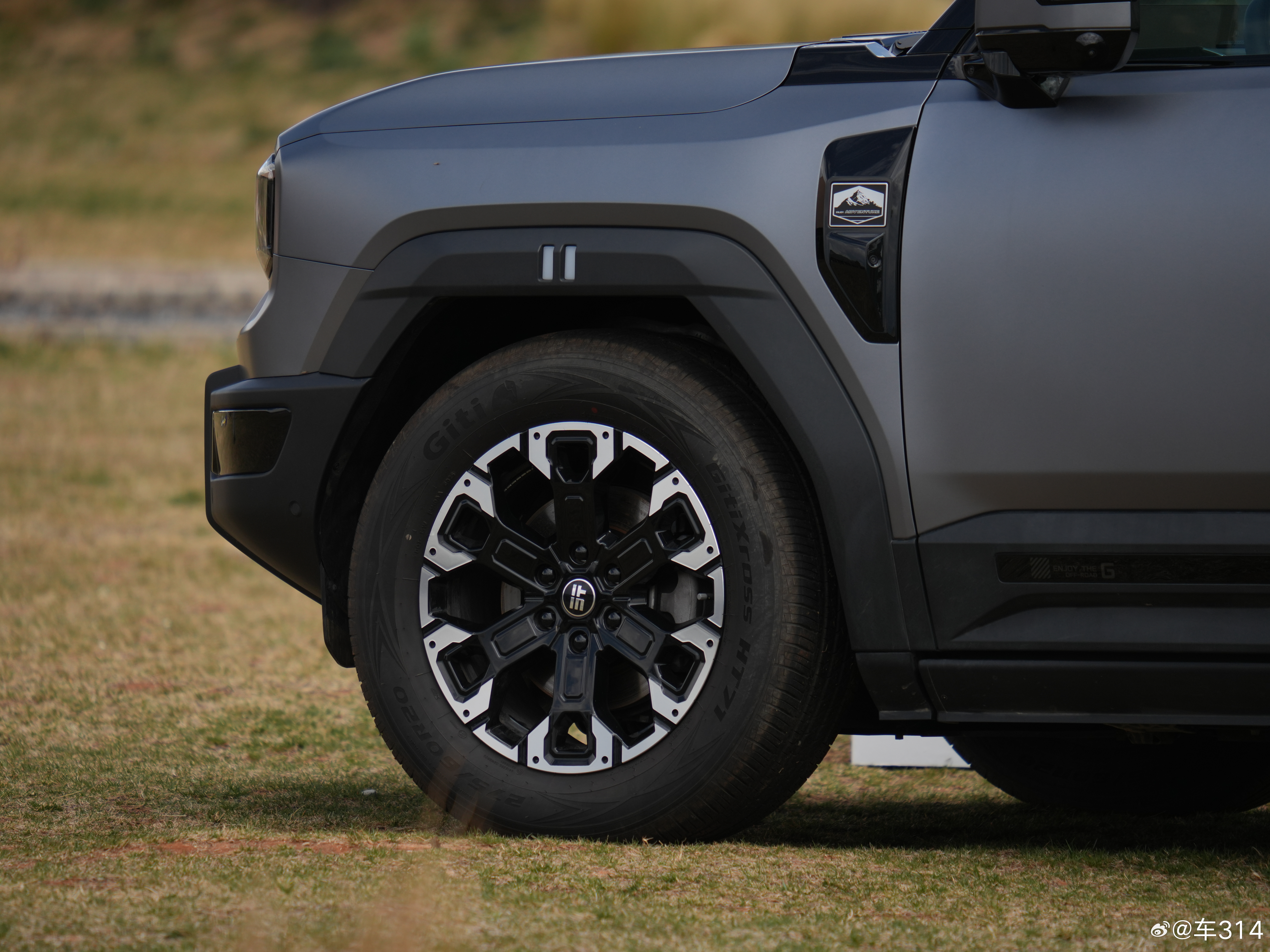 华为乾崑ADS能在市区普通道路、高速道路，甚至城区的小道都能应对，这不算什么高段