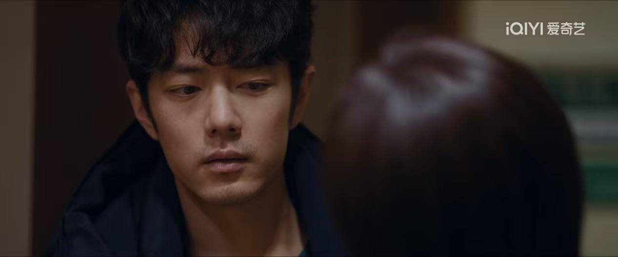 肖战新剧《小城良方》的剧情也太搞笑了！

姜妍演的女主看上了这位天才医生，作为东