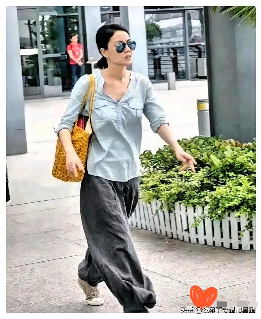 难怪王菲现在不混娱乐圈了，
查了才知道，
原来现在的她除了唱歌之外，其余时间全都