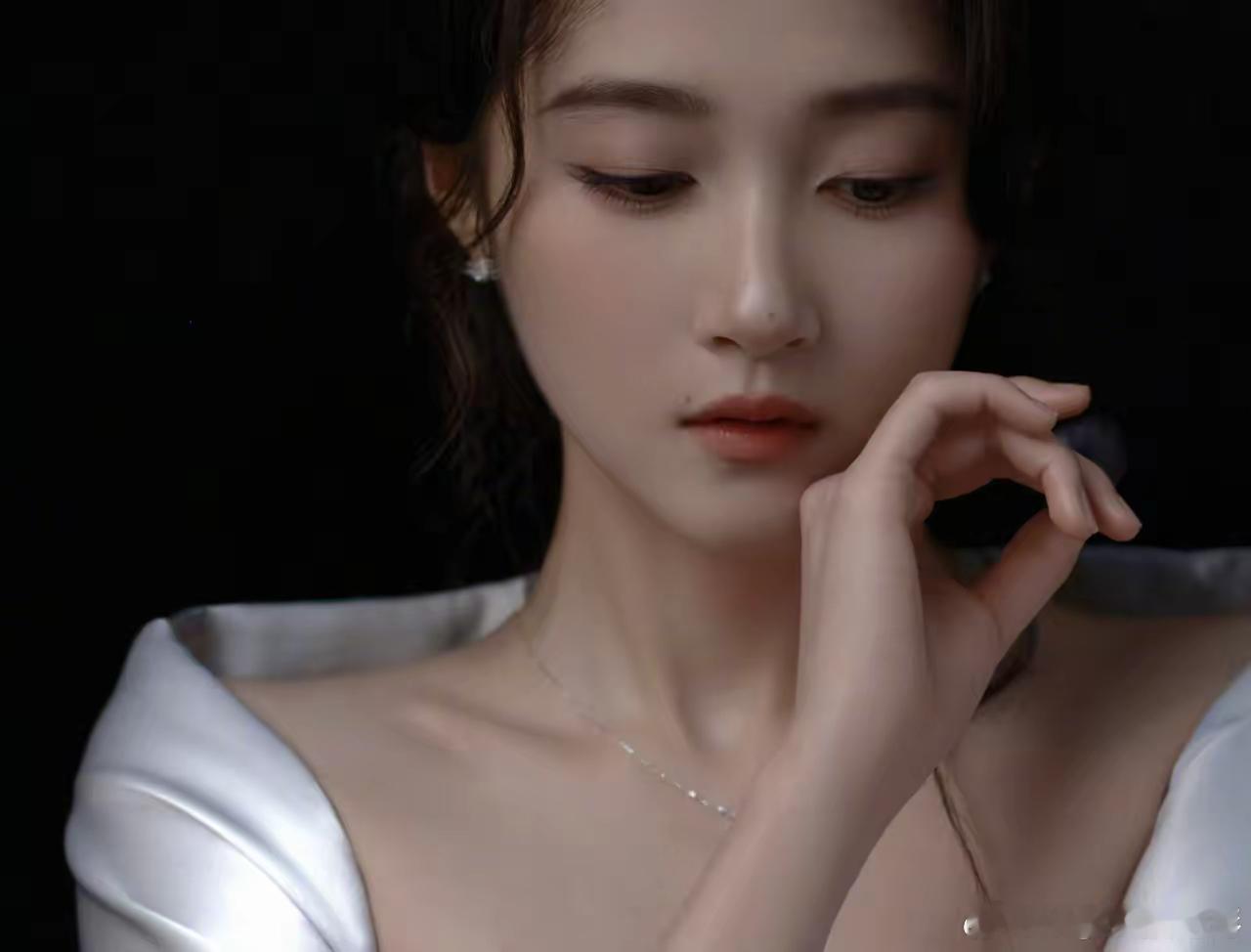 关晓彤 你们是不认识孟子义吗从“国民闺女”，到王牌女神，她凭什么成为节目担当。​