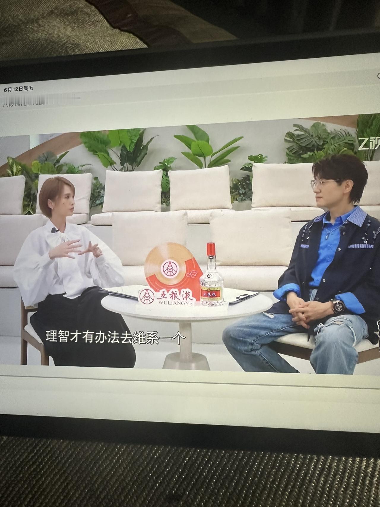 亮哥说杨丞琳找了个姓李的就变理性了。
笑死了，亮哥的梗来了。
他与杨丞琳的合作是