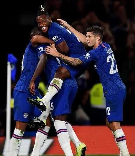 泰山绯闻外援祖马“无法训练”？纯属无稽之谈！

近日，有关前切尔西中卫祖马可能加