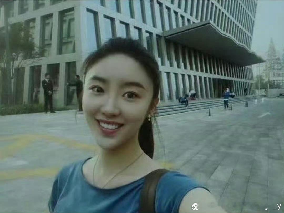 只是告诉你一声 我来上海了  ​​​