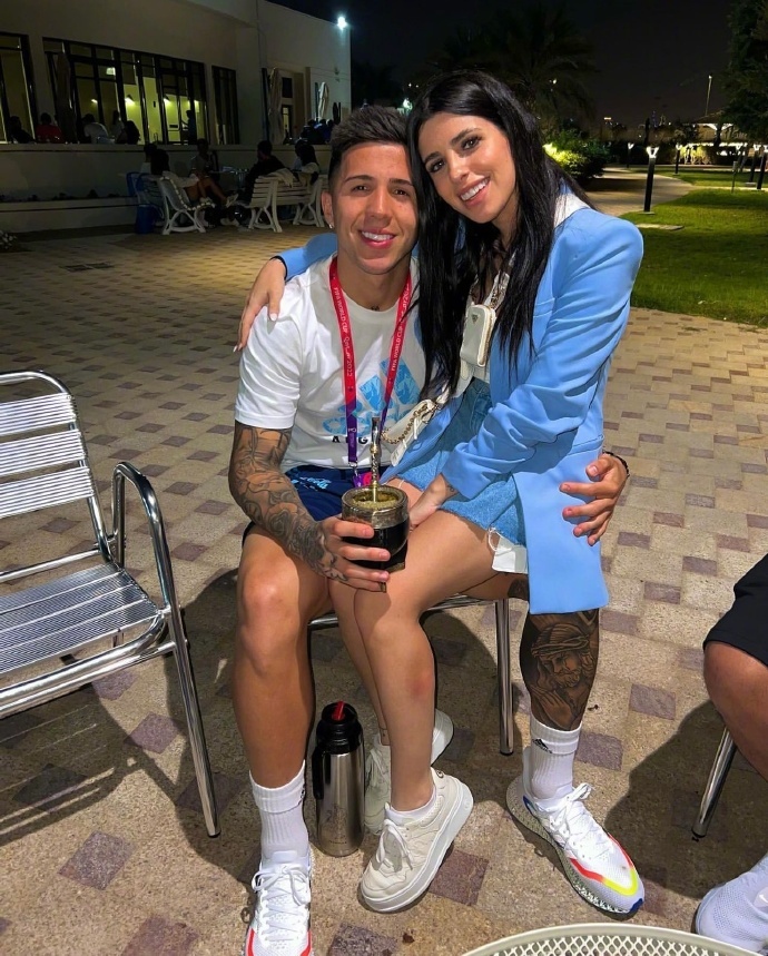 #恩佐 分居#，还记得阿根廷🇦🇷队23岁的小将恩佐吗？和女友瓦伦蒂娜·塞万提