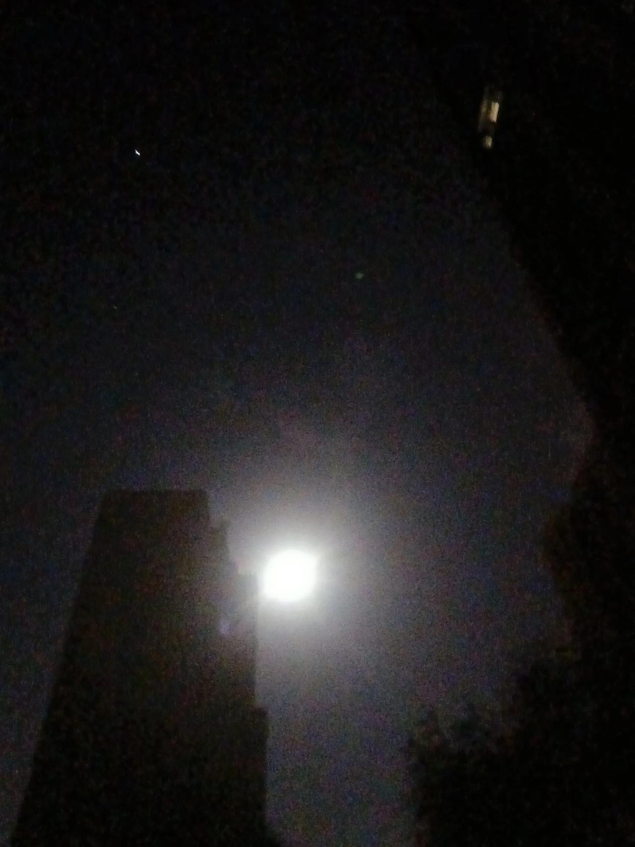 明月在天，繁星点点。
越做大事，越要放松，