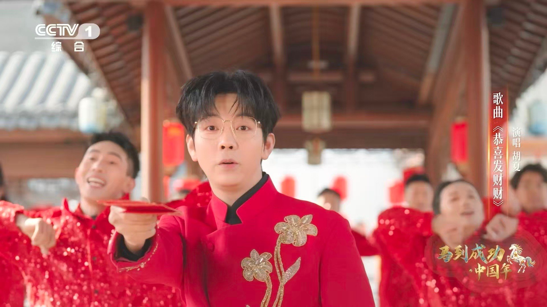 新年快来到恭喜发财财马到成功中国年 在陇南，年味是听得见的。不是鞭炮声，是超市循