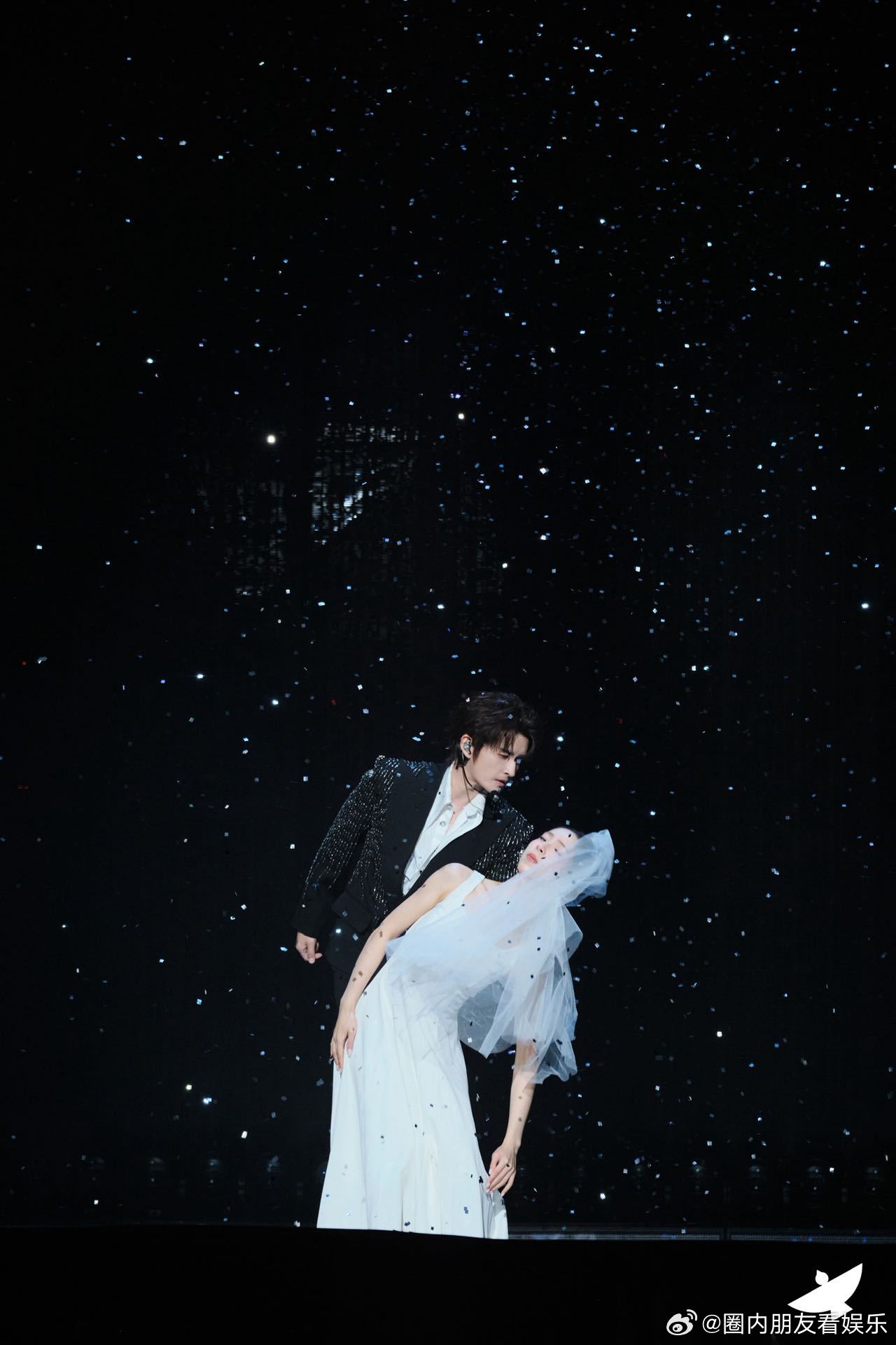 张远在舞台上参加婚礼张远给嘉宾痛感升级了 四巡《嘉宾》音乐剧改编太戳！张远唱跳间