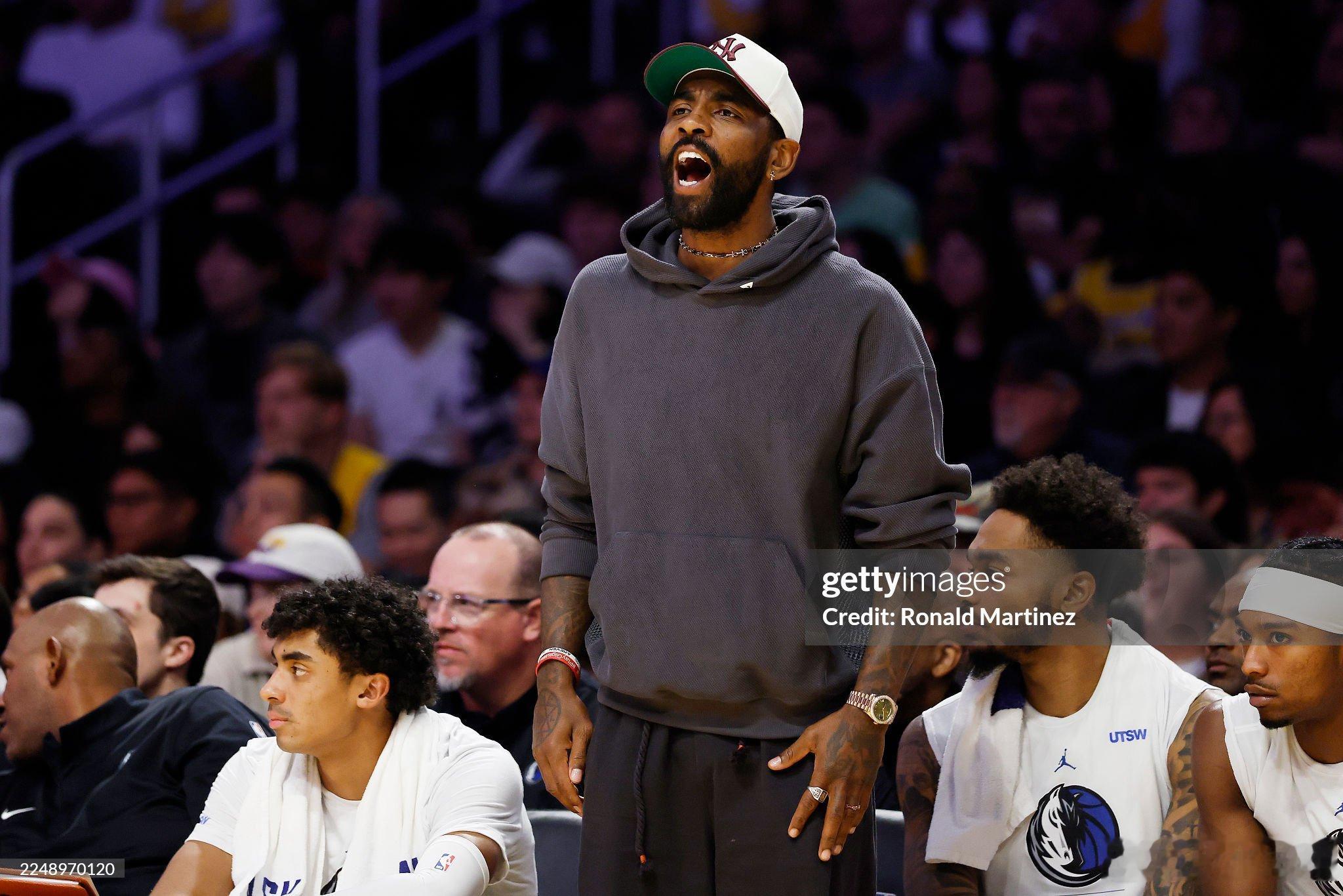 MFFL 欧文今天随队参加了投篮训练。并在之后与助理教练汉迪￼一起进行了个人训练