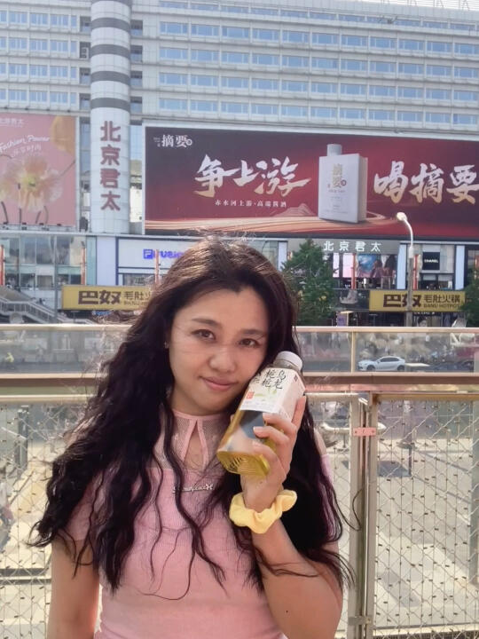 在北京西单偶遇杨紫，和紫妹合影啦！