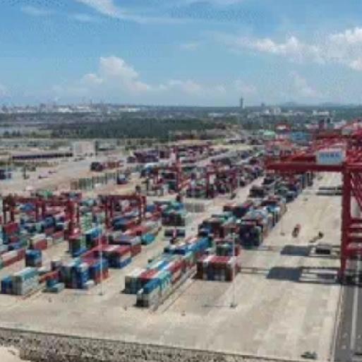 海南，正在腾飞
你们想围堵，我们就敞开大门。你们搞军演秀肌肉，我们就搭台子建设自