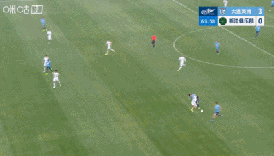 毛伟杰打进第三球，大连英博主场3比0领先浙江。大连英博vs浙江队