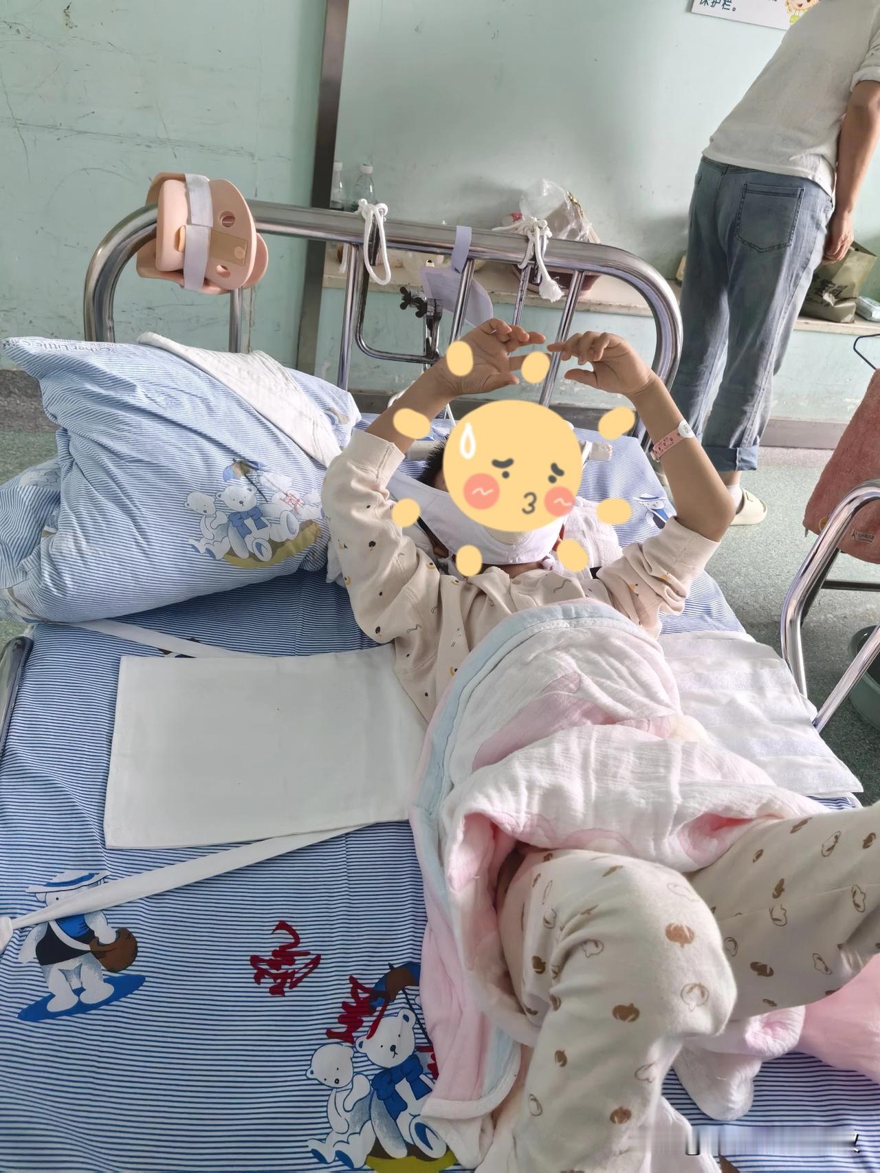 心牵几头的儿媳，坚强而又独立。

这些天，大宝小柚子在医院住院，本来我在医院陪着