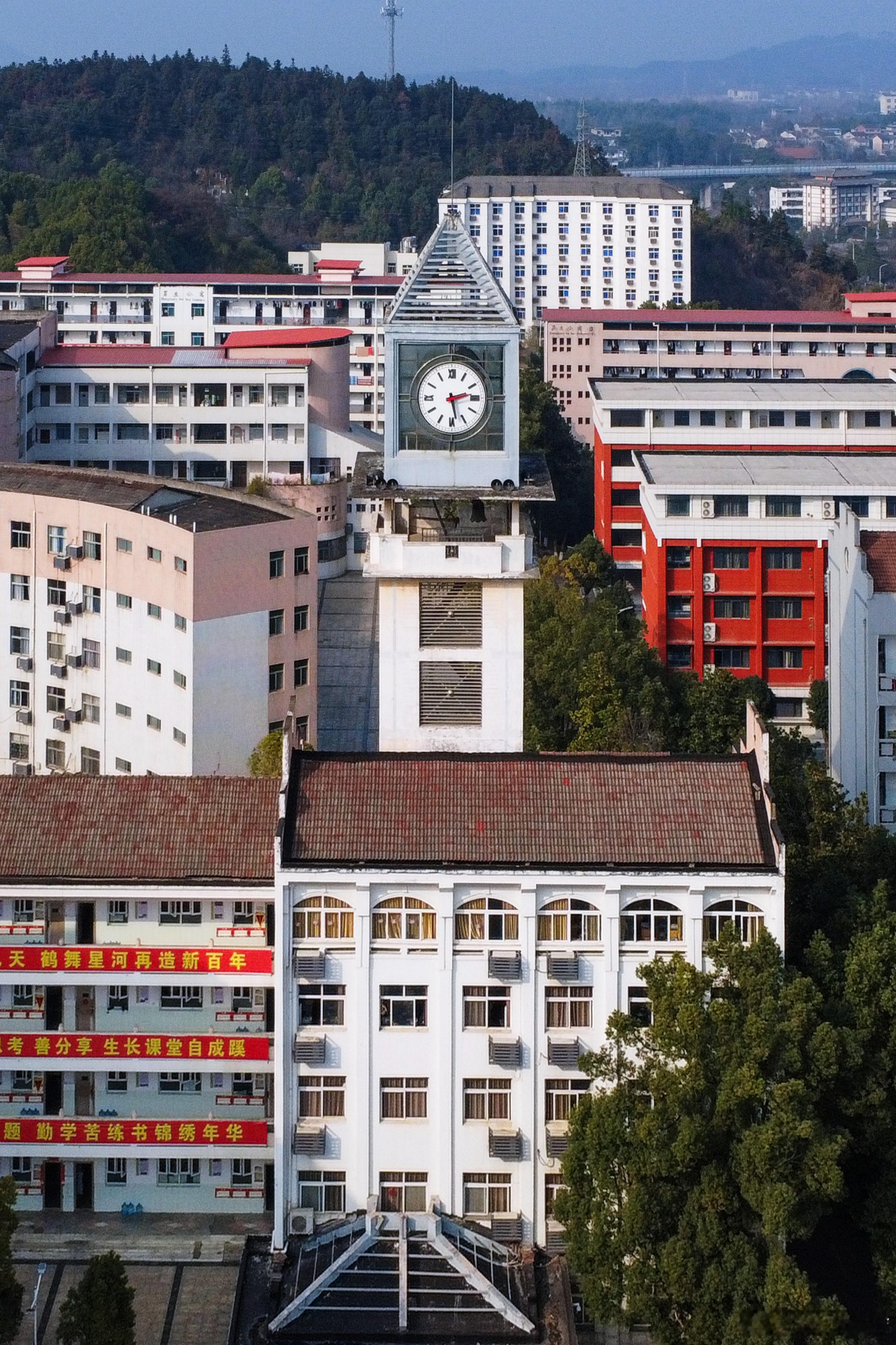 高中的记忆又被擦去了一点。 