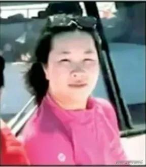 菲国警（PNP）周一表示，菲华侨领郭从愿与其司机遭杀害一案中其中一名女嫌犯的悬赏