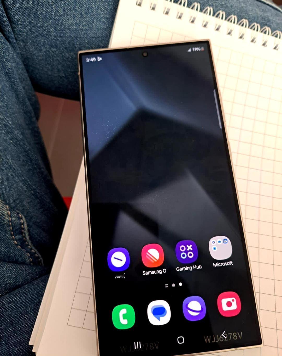三星S24 Ultra谍照曝光，据说是6.8英寸的屏幕，5000mAh电池，粗看