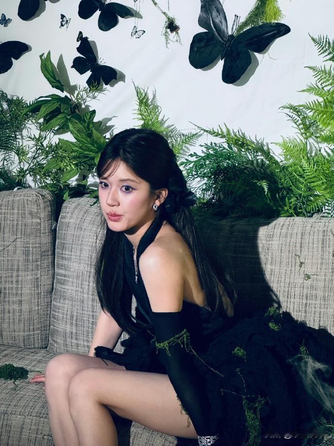 赵露思战术封烟 ​​​