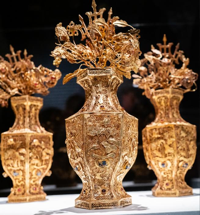两万多件中国文物摆在法国人的博物馆里，现在馆长说，只要你能证明是我抢的，24小时
