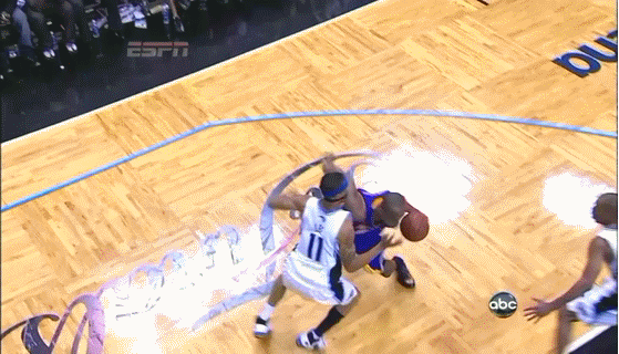 科比在2009年总决赛的这计空中闪转腾挪的滞空投篮！
