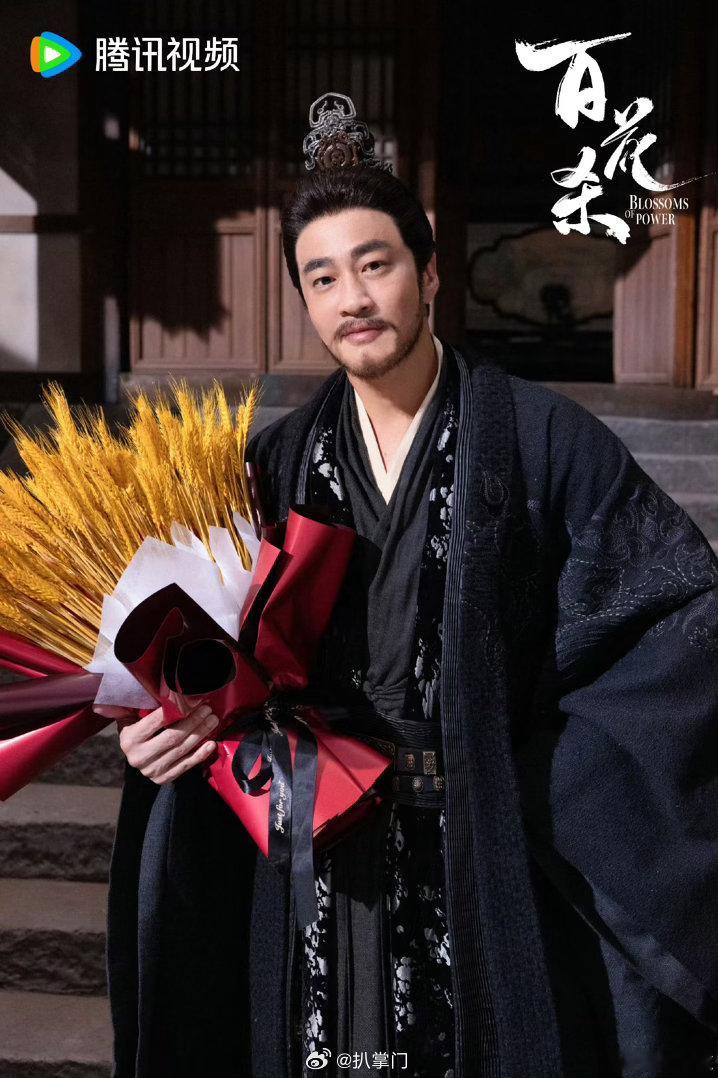 何润东百指破3万何润东百指 哈哈哈哈哈谁能想到，何润东没有演《逐玉》，但是也能吃