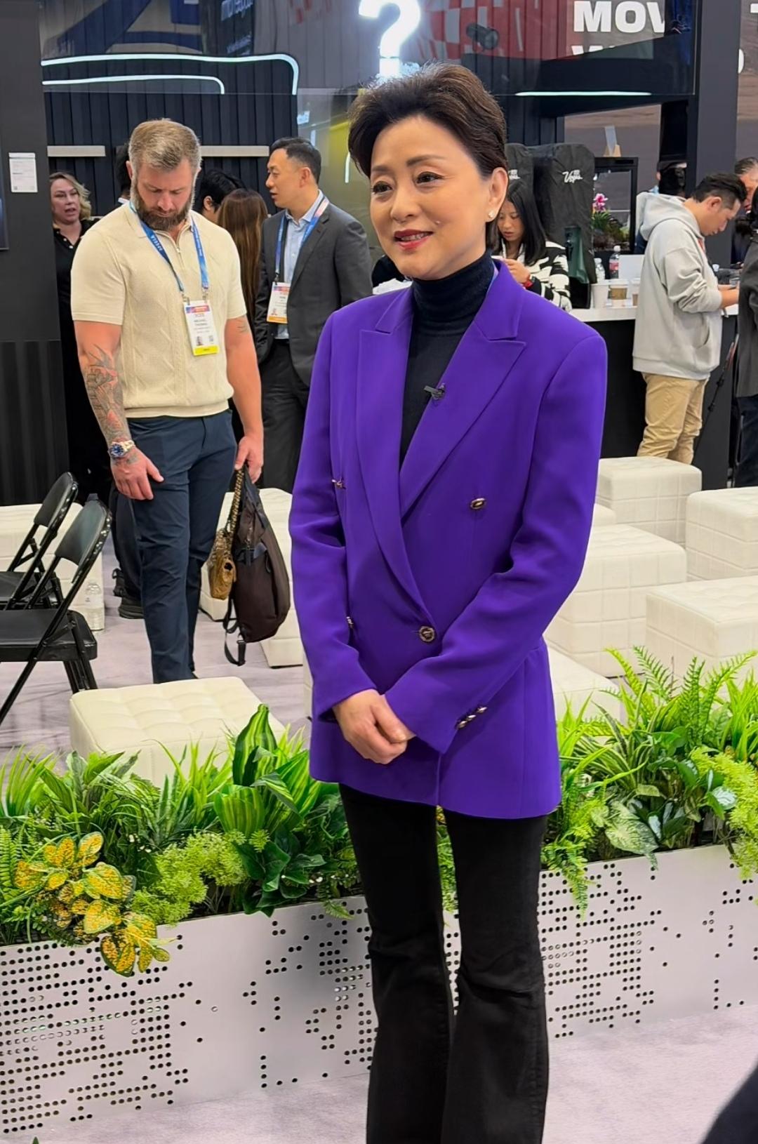 杨澜这几天在美国拉斯维加斯逛科技展呢，1月6日，杨澜出现在CES 2026消费电