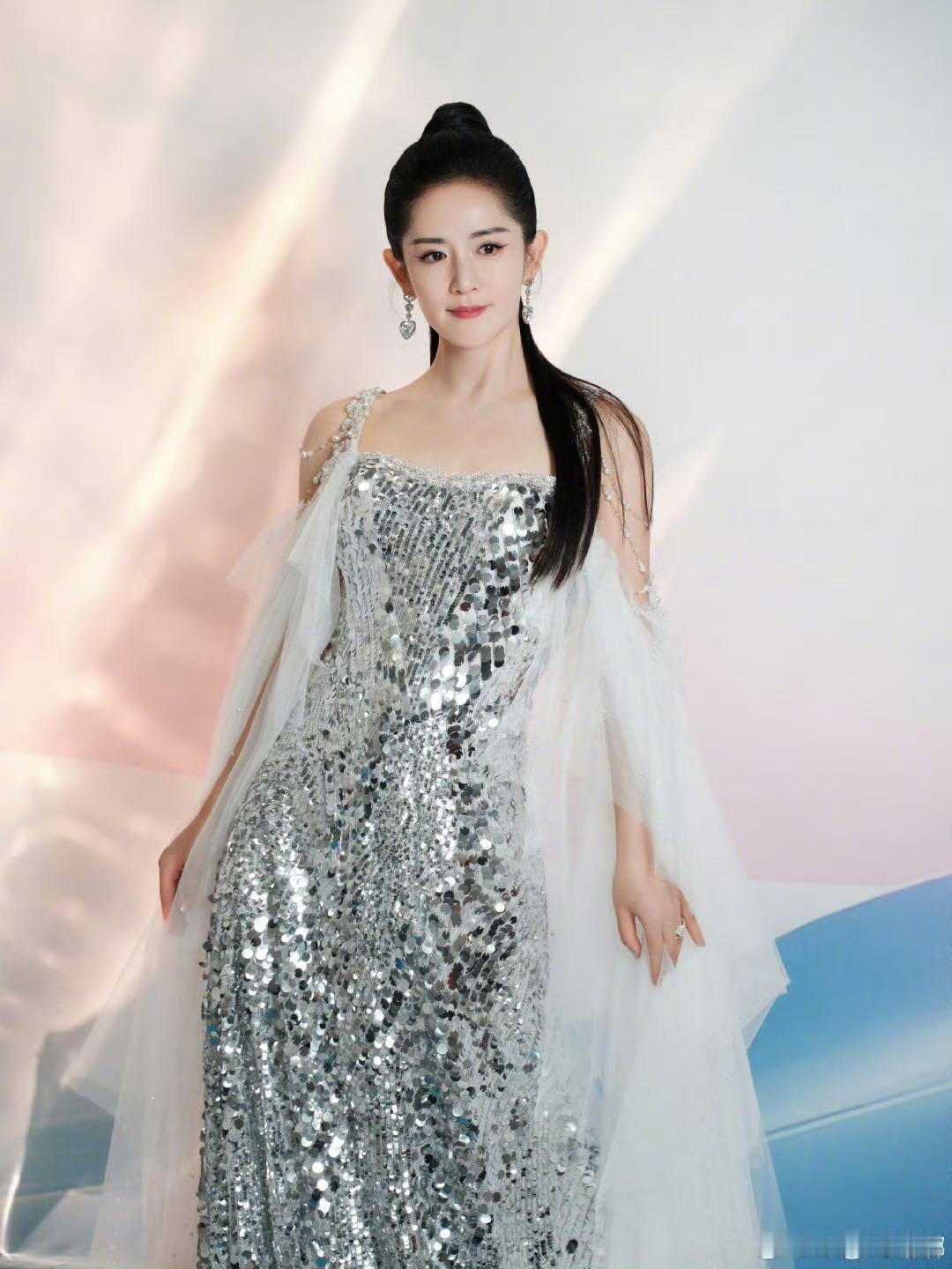 谢娜姐姐当家就笑再大声一点姐姐当家全员勇气官宣 看到娜姐的姐姐当家 官宣文案直接