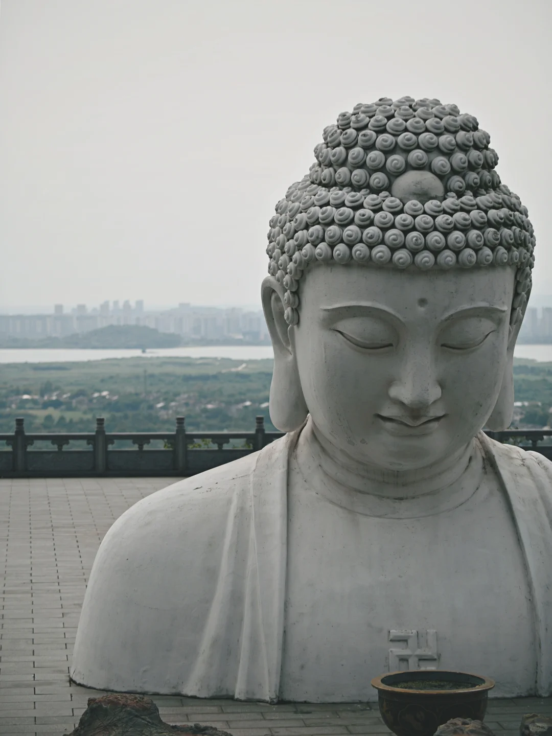 禅｜找到了人最少的庙，见到了南京最大的佛