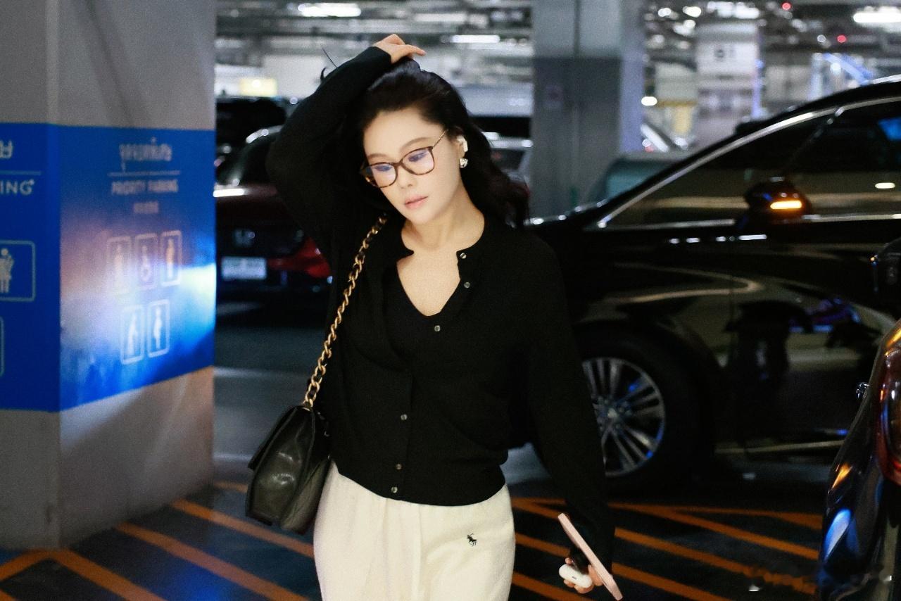 这届国际团导师是袁娅维 有袁娅维担任这届国际团导师，节目质量稳了。她的舞台经验丰