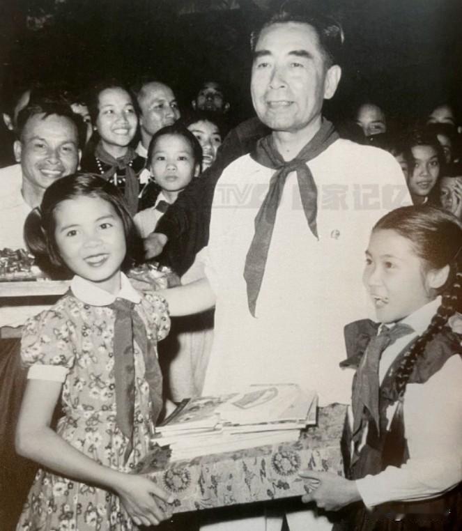 🌺🙏敬爱的周总理，致敬您的尊师重道，传承您的重教理念！“尊重知识，尊重人才，