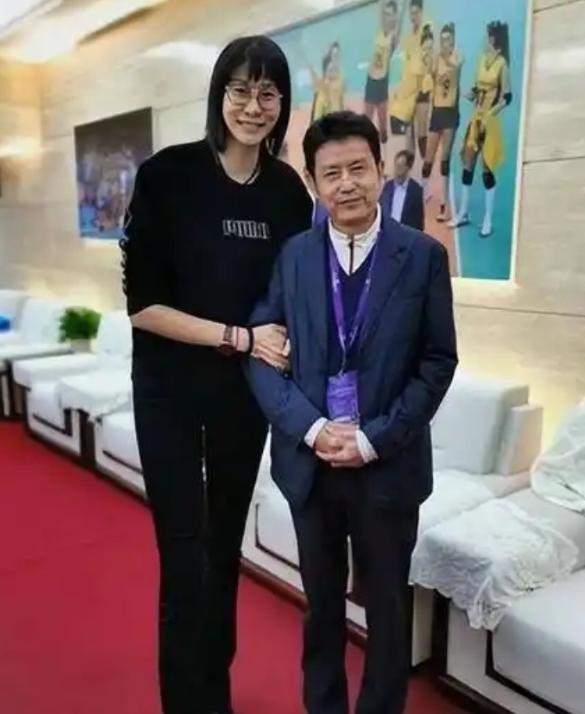1992年陈忠和的第一任妻子因背包带勾住了火车，而被卷入火车下不幸而亡。3年后，