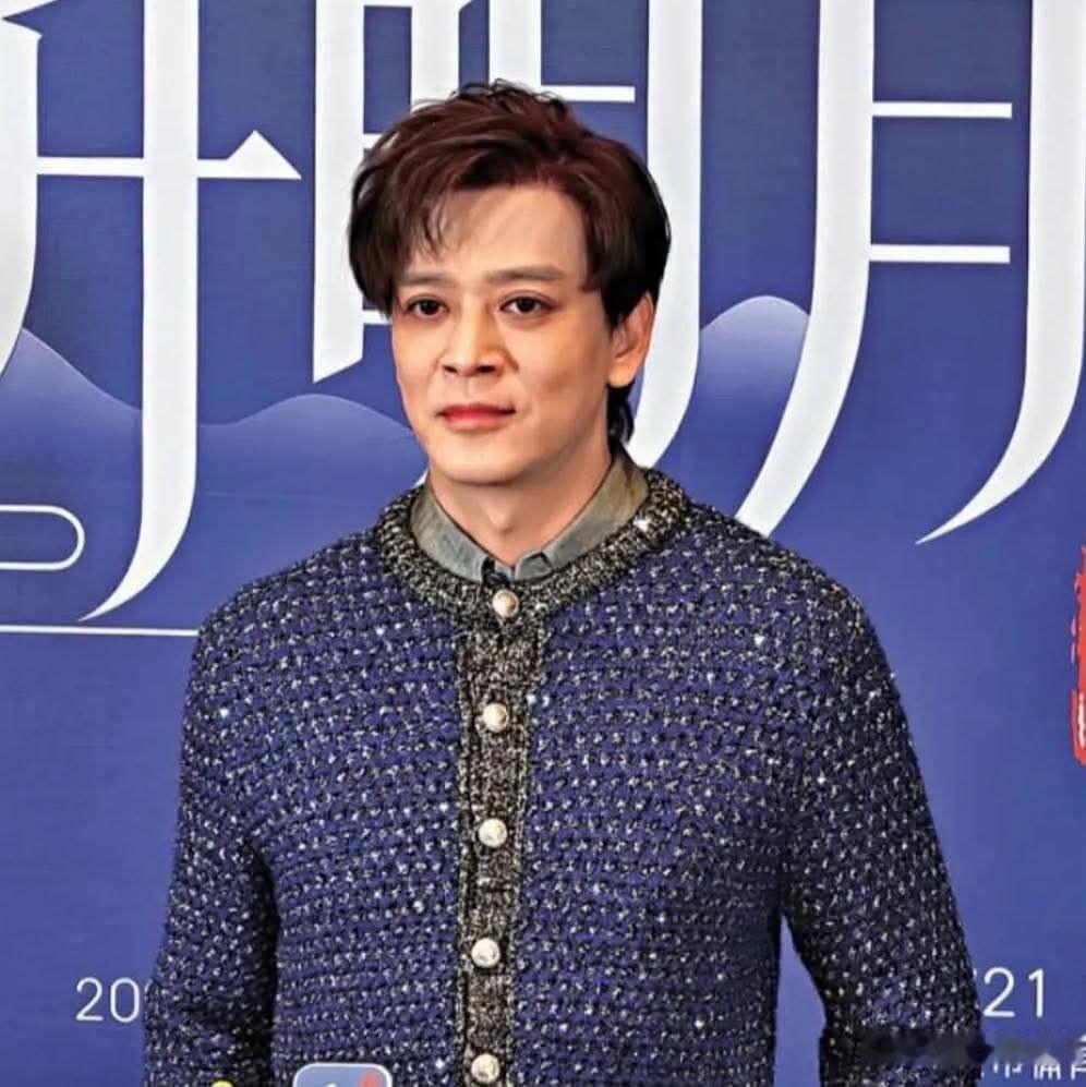 陈晓东这是开启回春模式！
大湾区升明月舞台亮相，一身满满的未来感，氛围感像科幻大