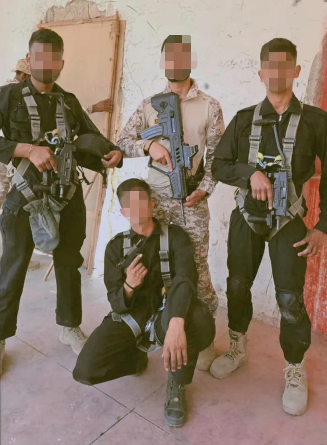 印度特种部队士兵与以色列轻武器