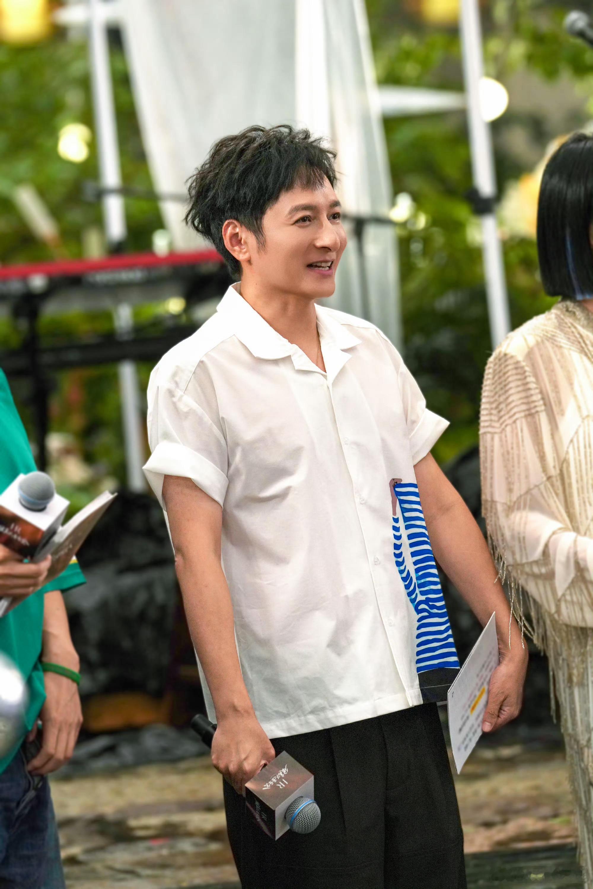 维嘉吃完你的吃你的维嘉大理偶遇吴昕就算了，还来征集云南美食！老吃家在线急喊：红三