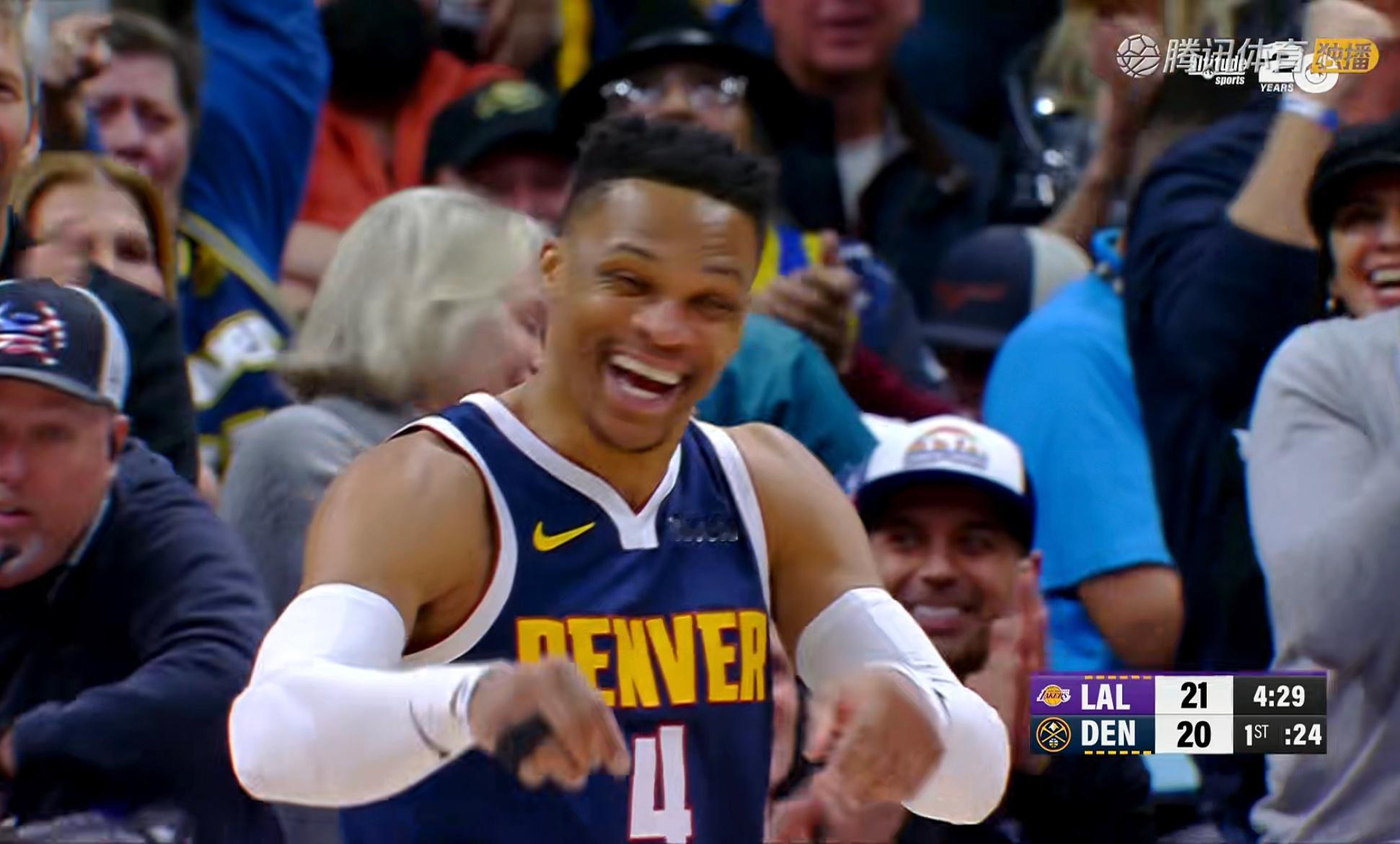 湖人队打得不错，他们可都是NBA球员啊。 ​​​