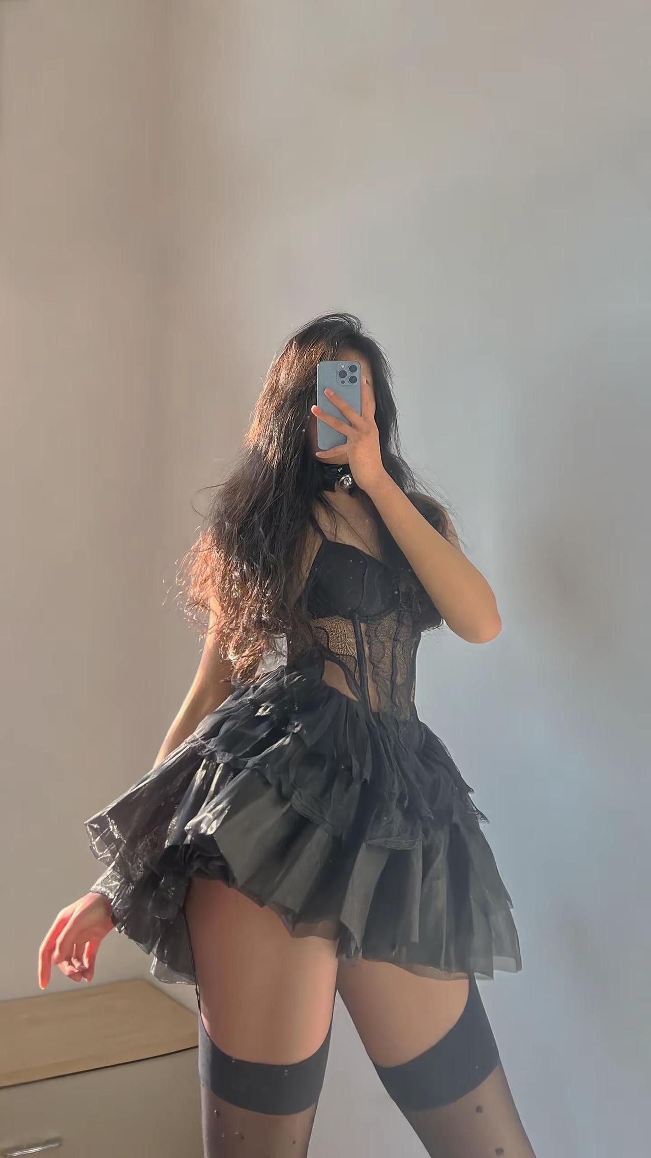 姨都50岁了，出现在你的是我不配了.辣妹穿搭大赏 小黑裙