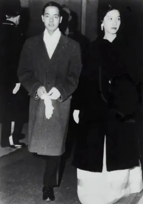 李政道出生上海秦惠䇹出生上海的天主教家庭1950年结婚，1957年李政道获诺奖，