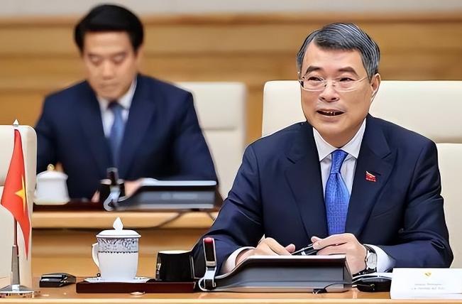 前脚刚对中国喊完“头等优先”，后脚这位越南新总理就直接飞去了俄罗斯！这变脸速度简