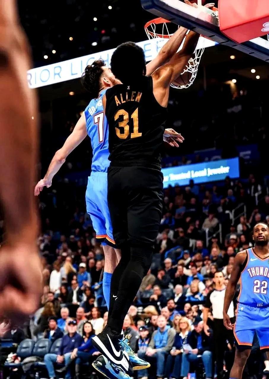 七连胜的骑士，输给了少了亚历山大、杰伦·威廉姆斯、卡鲁索的雷霆残阵。

别只看雷