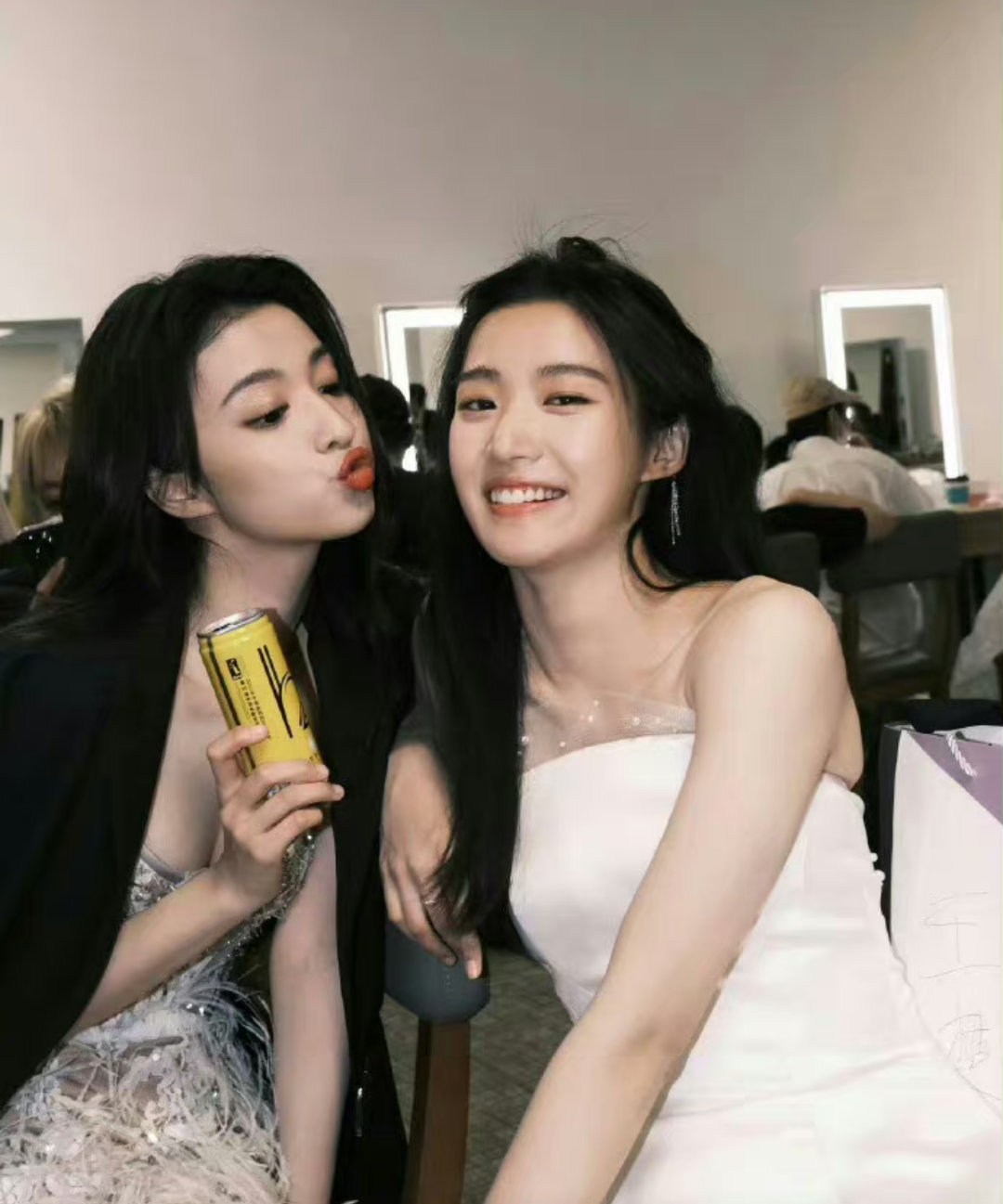 王楚然和卢昱晓同框，长相有种莫名的适配感 ​ ​​​