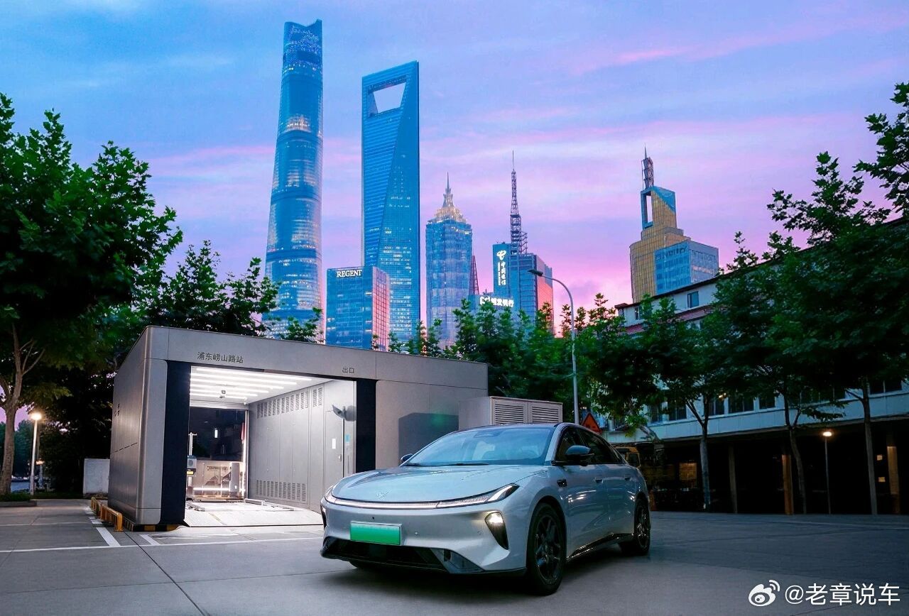 今天，北汽集团和宁德时代在北京签了个大单——百万辆换电战略合作协议。简单说就是：