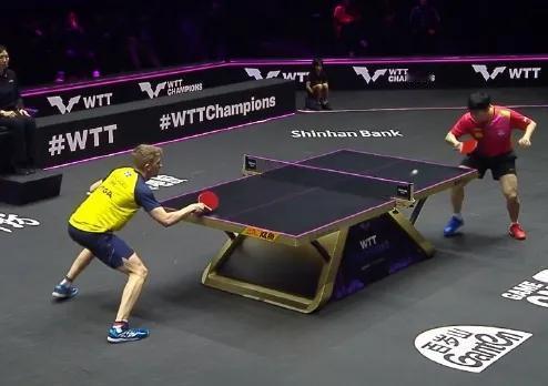 好险呢！3-2！梁靖崑险胜卡尔伯格，挺过首轮关。难怪获胜让，大胖蹲在地上激动庆祝