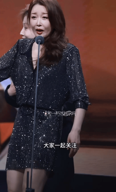 孙悦回应奖杯被刘雨昕黄子弘凡拿走孙悦刘雨昕黄子弘凡她逃他们追颁奖现场名场面来了，