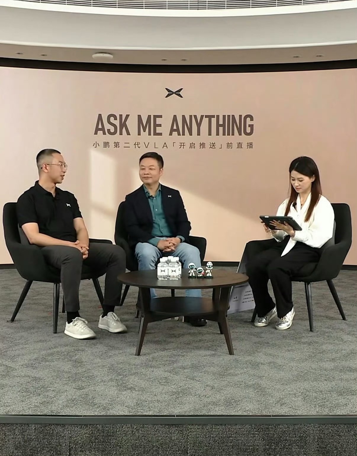 何小鹏直播第二代VLA推送今天看完大师兄直播，最开心的就是第二代VLA推送时间终